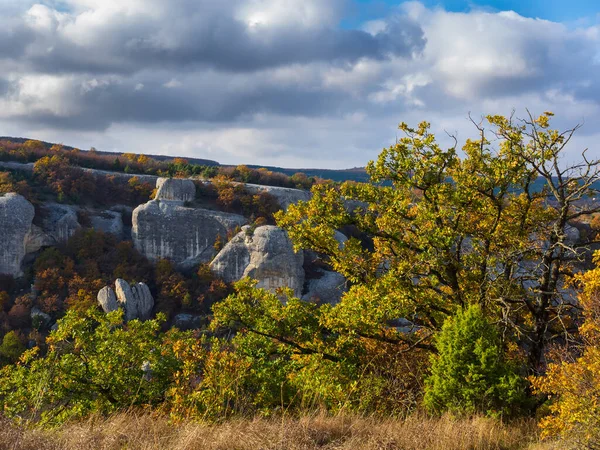 Schöne Aussicht Auf Die Berge Einem Sonnigen Herbsttag Die Höhlenstadt — Stockfoto