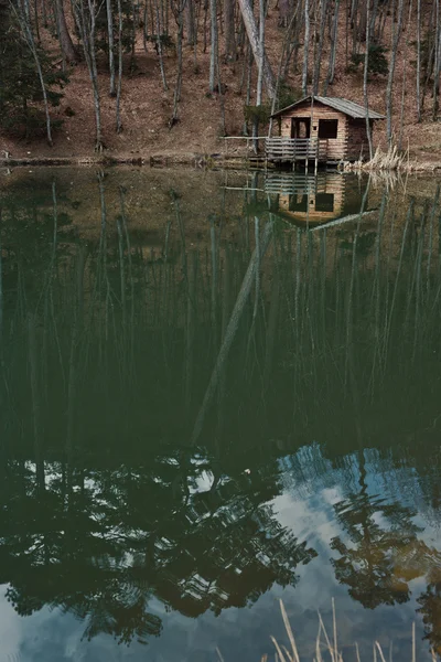 山中小屋中反射 — 图库照片