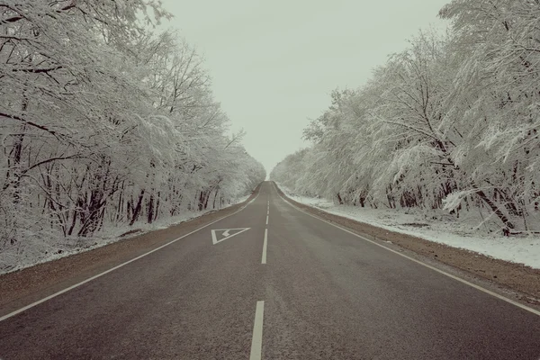 积雪的路上 — 图库照片