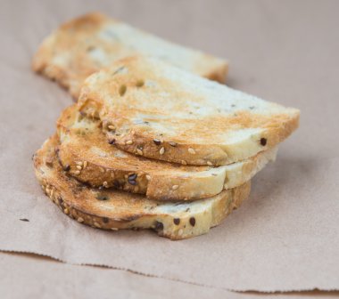 Tahıl ekmeği tost