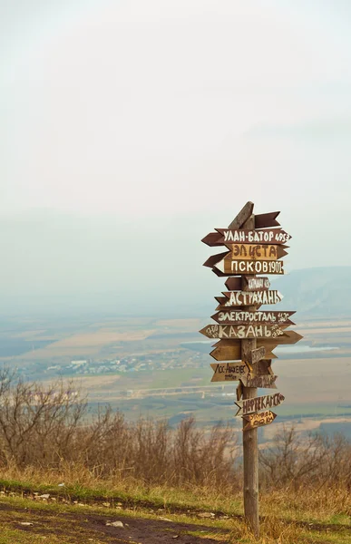 Indicadores de distancias en la cima de la montaña Mashuk —  Fotos de Stock