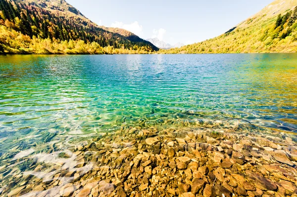 Lago da montanha Kardyvach — Fotografia de Stock