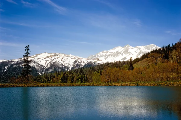 Lago di montagna — Foto Stock