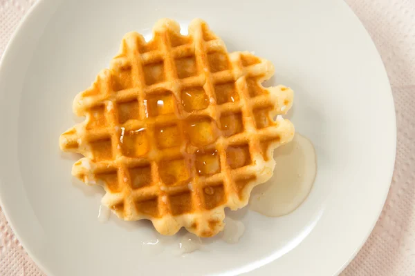 Waffles with honey — Stock Photo, Image