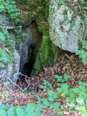 İsrail Eyaleti 'nin kuzeyindeki köyün mağarası.