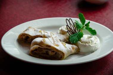 Elmalı Strudel