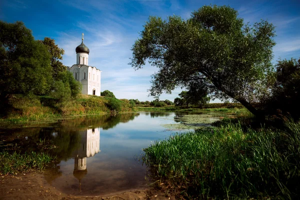 Kostel přímluvy na Nerl — Stock fotografie