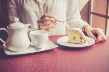 Süzme peynir güveci.