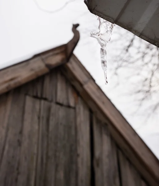 Tající Rampouch Střeše Domu — Stock fotografie