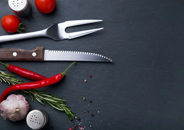 Нож и вилка для мяса и специй — стоковое фото