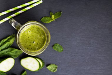 Yeşil smoothie Detoks