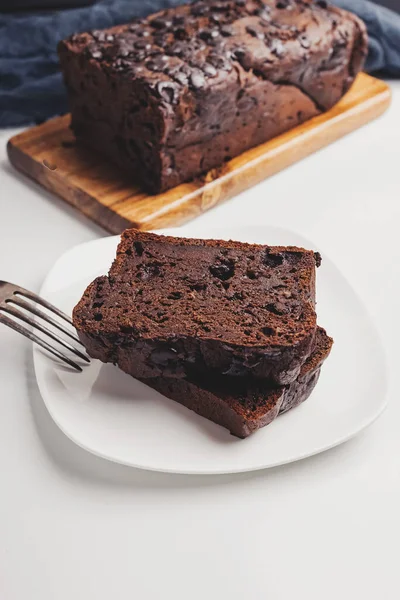 Pane di banana al cioccolato umido fatto in casa — Foto Stock