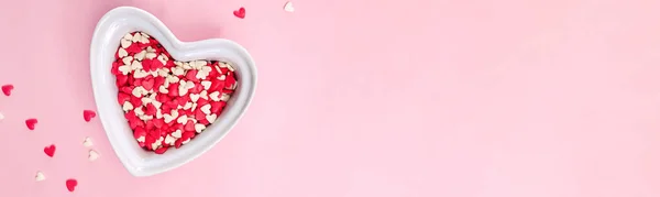 Banner Mit Einer Schüssel Gefüllt Mit Zuckerstreusel Valentinstag Konzept — Stockfoto