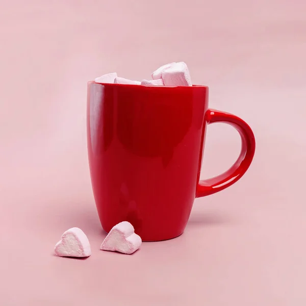 Red cup with Marshmallows in the shape of hearts — Stock Photo, Image