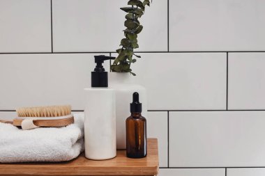 Beyaz banyoda vücut ve yüz bakımı gerekli.