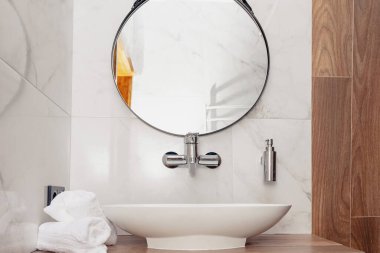 Modern ışıklı ev tuvaleti iç dekorasyon ayrıntıları