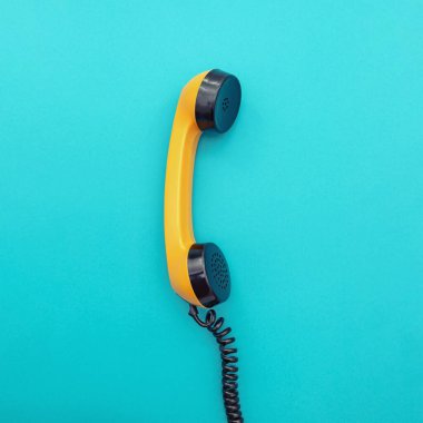 Plastik sarısı antika tefon ahizesi