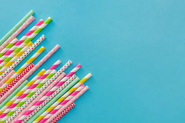 Multicolored party drinking straws on blue background — Stock Photo, Image