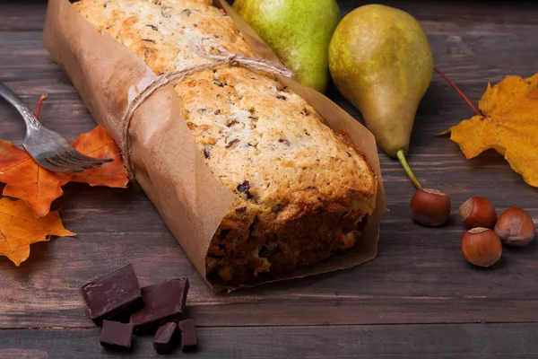 Gâteau fait maison aux poires et au chocolat — Photo