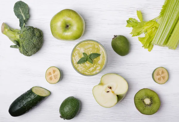 Zöld színű zöldségek és gyümölcsök — Stock Fotó