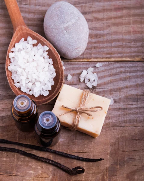 Spa stilleben på trä bakgrund, ovanifrån. — Stockfoto