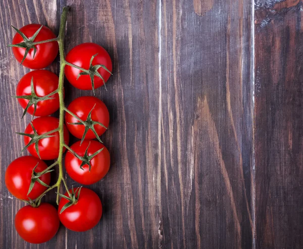 Brunch of ripe red cherry tomatoes — Stock Photo, Image