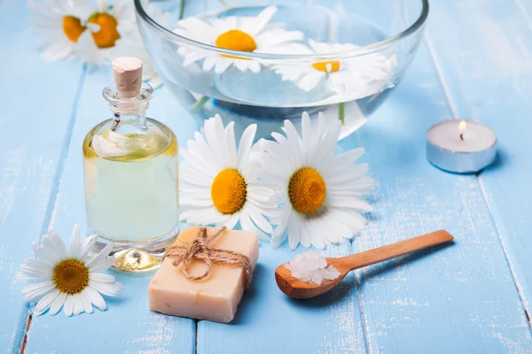 Spa still life with camomile flowers — Stockfoto