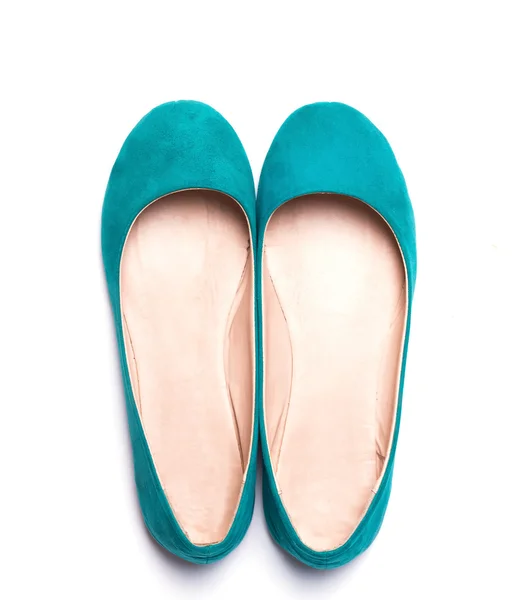 Platte vrouw schoenen van heldere turkooise kleur — Stockfoto