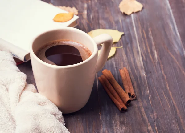 Coffee, leaves and blanket on the wooden background. — Stock Photo, Image