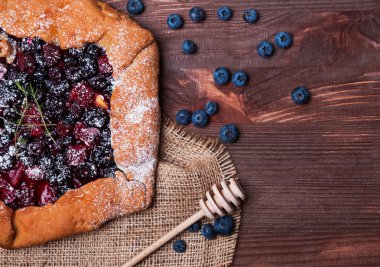 Rustik berry gevrek pasta