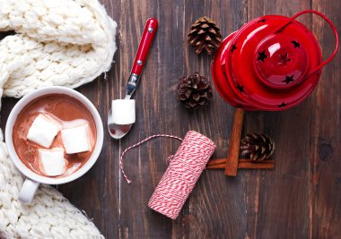 Sıcak kakao marshmallows ve Noel dekor