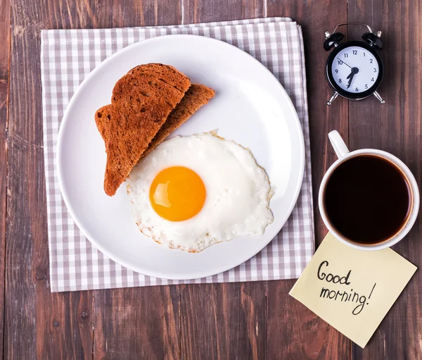 Frühstück auf dem Holztisch — Stockfoto