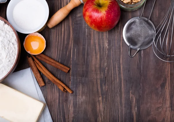 Ingredienser för att göra äppelpaj — Stockfoto