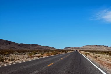 Bir çöl bölgesi ile düz Otoban