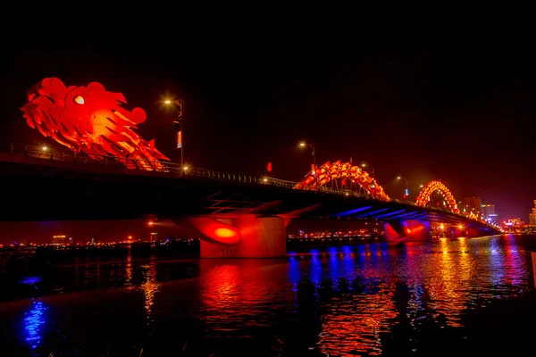 Pont Dragon Rouge la nuit — Photo