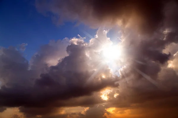 Nuvem pôr do sol céu beleza fundo — Fotografia de Stock