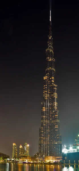 Dubai Burj Khalifa panorama noturno — Fotografia de Stock