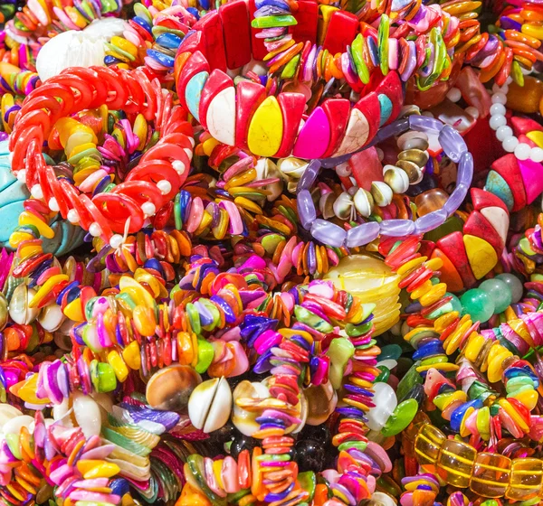 Rote Souvenir Schmuck Halsketten Armbänder — Stockfoto