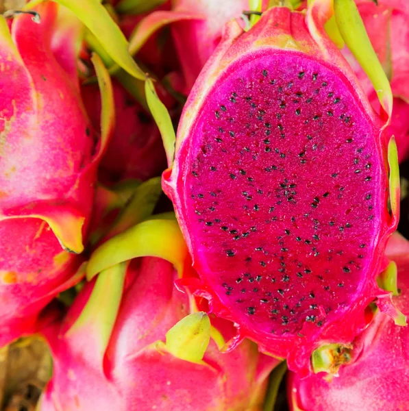 Dragón frutas tropicales — Foto de Stock