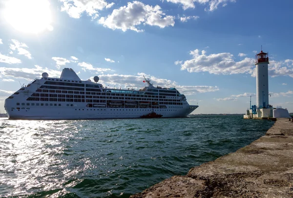 Cruise Gemi deniz feneri — Stok fotoğraf