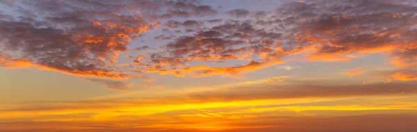夕日の空の雲 背景デザイン空 — ストック写真