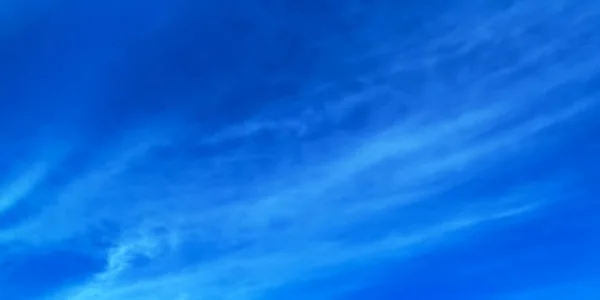 Céu Cena Fundo Azul Céu Com Nuvens Brancas — Fotografia de Stock