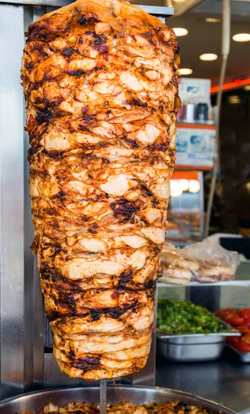 Doner Kebab Gătește Mâncare Turcească Shawarma Este Fel Mâncare Bucătăria — Fotografie, imagine de stoc