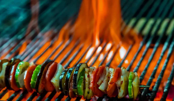 Grillowany Wegański Kebab Warzywny Grill Gorącym Rusztem — Zdjęcie stockowe