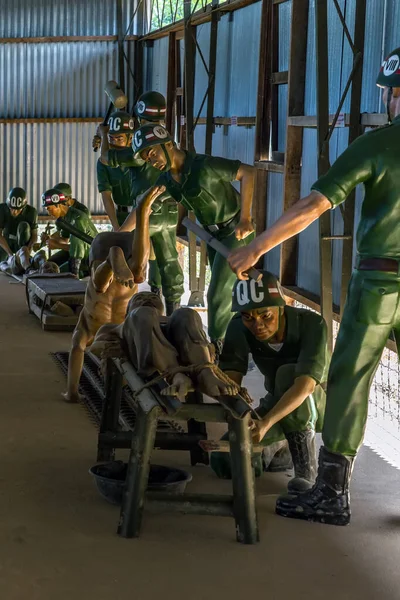 刑務所の警備員 ココナッツ刑務所フーコック島ベトナム戦争博物館で囚人ベトナム語 フーコック ベトナム 2014年12月17日 — ストック写真