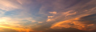 Bulutlu gün batımı cennet güneş ışığı renk arkaplan