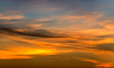 Yumuşak bulutlu gökyüzü dokusu