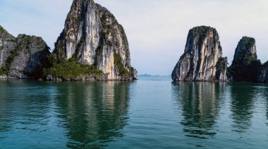 Güzel manzara Ha Long Bay, Vietnam. Unesco Dünya 'nın en popüler yeri.