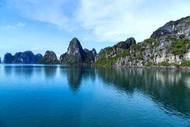 Halong Körfezi, Vietnam, Güneydoğu Asya 'daki Rock Adaları panoramik manzara