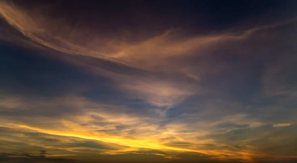 Himmel Mit Weißen Flauschigen Wolken Natürlicher Hintergrund — Stockfoto